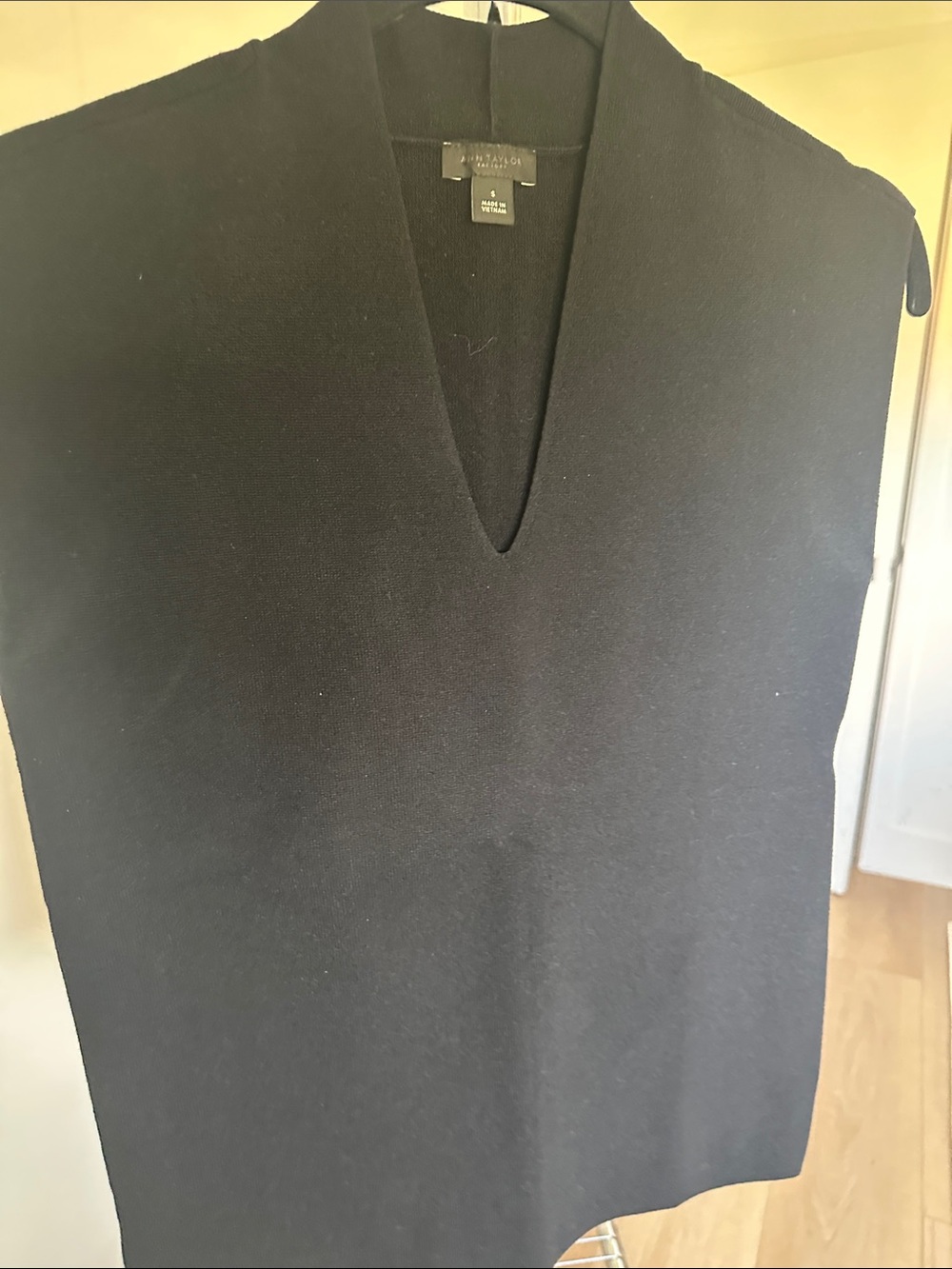 Black Sleeveless V-Neck Knit Sweater Shell